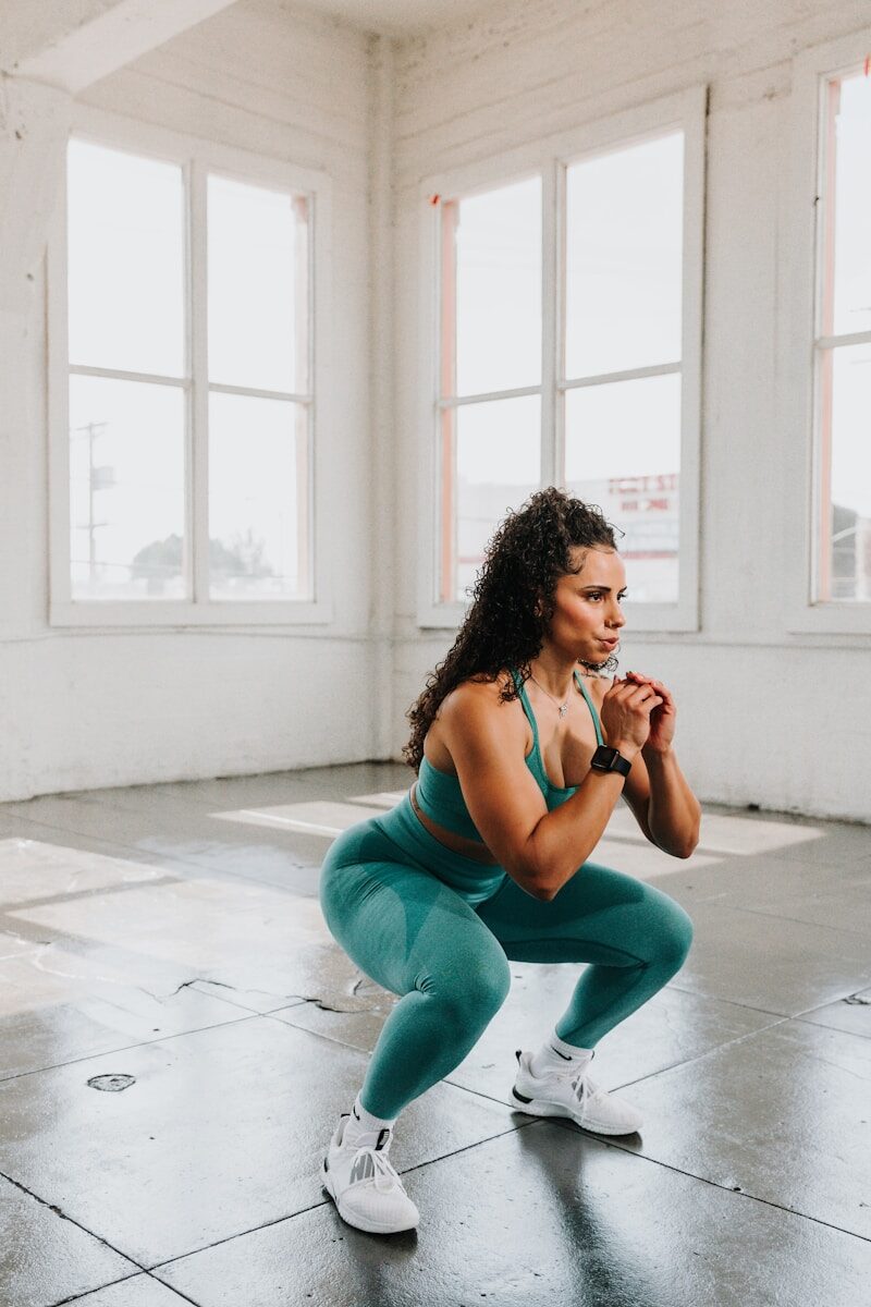 Knee Pain When Squatting – 3 muscular reasons why it hurts